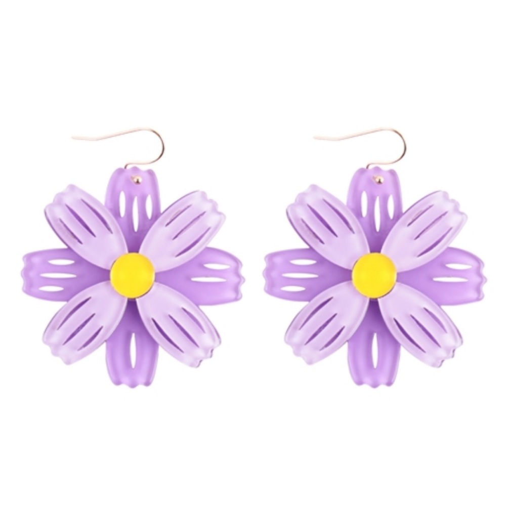 NWT Adorable Lavender Acrylic Daisy Flower Pierced Dangle Earrings!